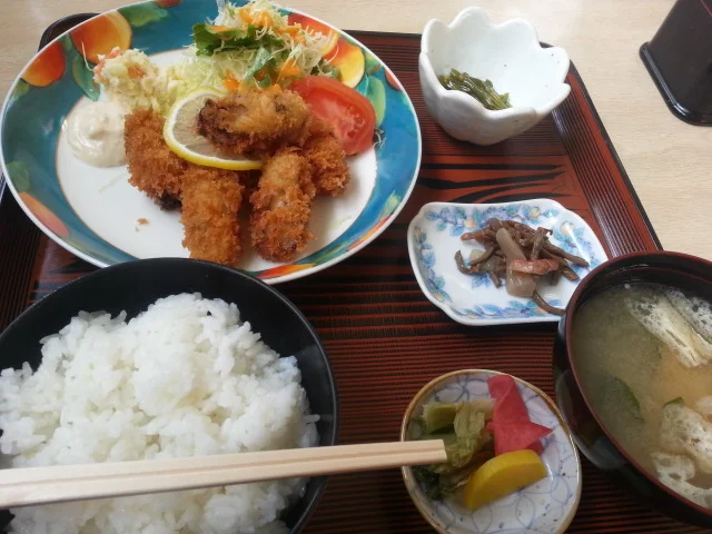 美食厨房まるよし - 盛（食堂）の写真