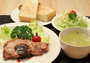 ポパイ - 花巻（豚料理）の写真