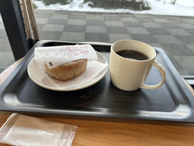スターバックスコーヒー 秋田保戸野学園通り店（STARBUCKS COFFEE） - 泉外旭川（カフェ）の写真