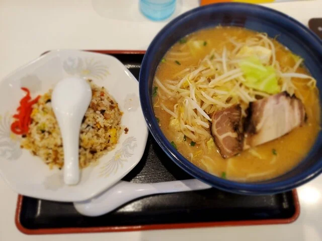 らーめんハウス王水 流留店 - 万石浦（ラーメン）の写真