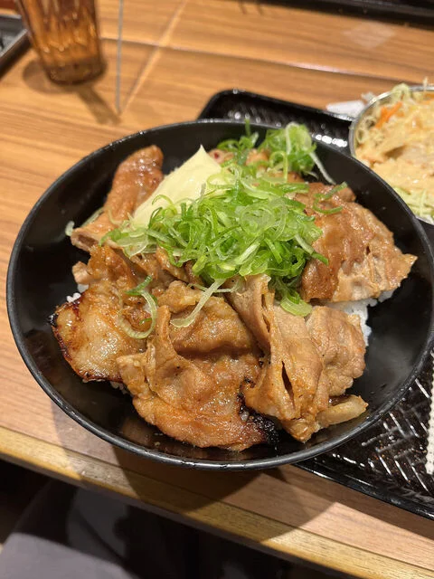 カルビ丼とスン豆腐専門店 韓丼 秋田中央店 - 泉外旭川（丼）の写真