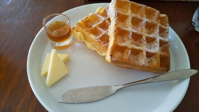 ブローチ（brooch） - 前沢（カフェ）の写真