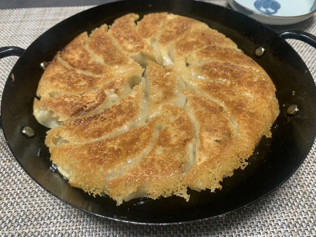 生餃子専門店 ぽんぽこ - 大釜（餃子）の写真