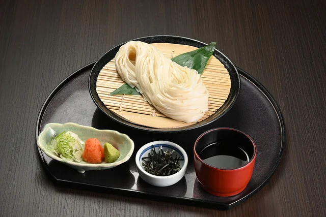 稲庭本舗明治佐助商店 - 四ツ小屋（うどん）の写真