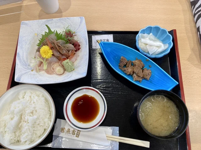 海鮮処 魚吉 - 象潟（海鮮丼）の写真
