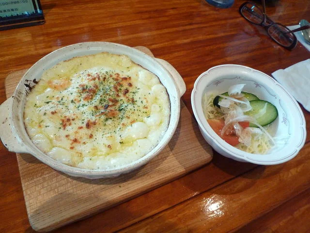 いちょう並木 - 美術館図書館前（喫茶店）の写真