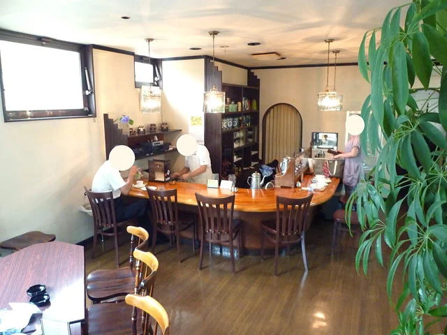 いちょう並木 - 美術館図書館前（喫茶店）の写真