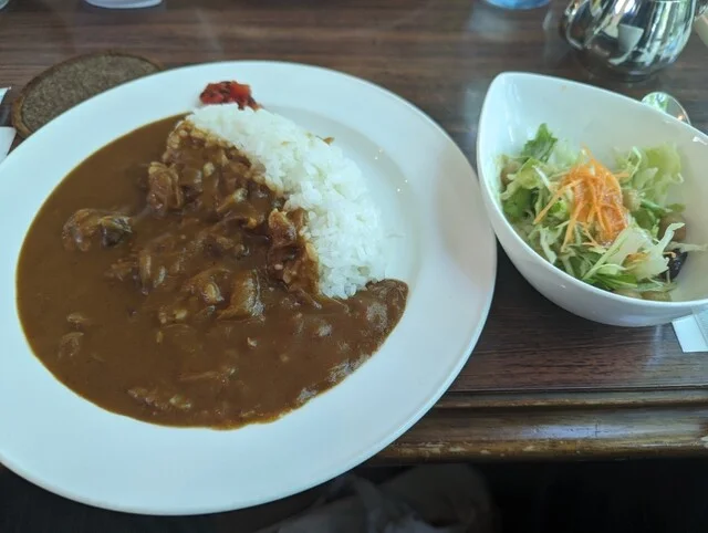 いちょう並木 - 美術館図書館前（喫茶店）の写真