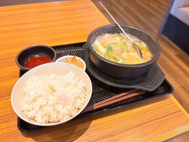 カルビ丼とスン豆腐専門店 韓丼 秋田中央店 - 泉外旭川（丼）の写真