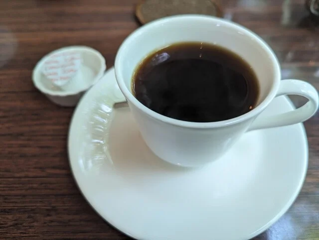 いちょう並木 - 美術館図書館前（喫茶店）の写真