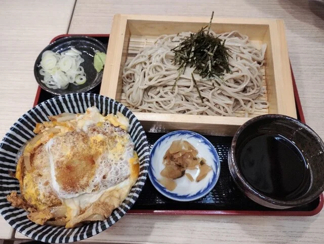 そば処 めん六や 秋田たかのす店 - 鷹ノ巣（うどん）の写真