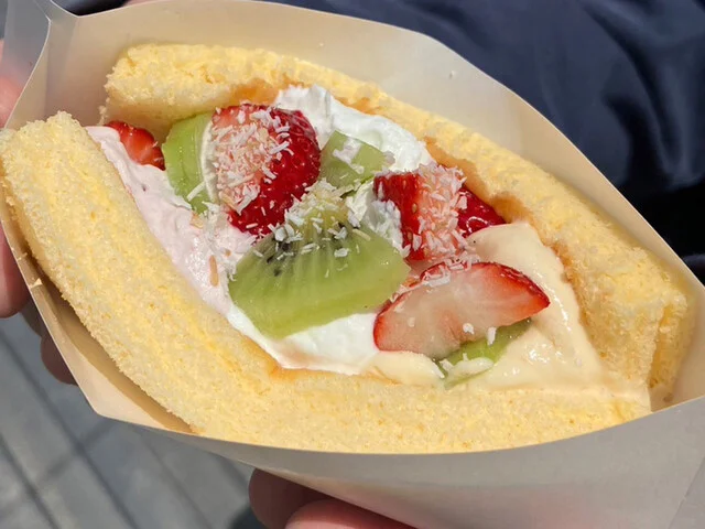 AND ROLL（アンド ロール） - 鏡石（ケーキ）の写真