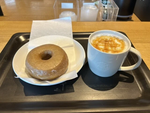 スターバックスコーヒー 秋田保戸野学園通り店（STARBUCKS COFFEE） - 泉外旭川（カフェ）の写真