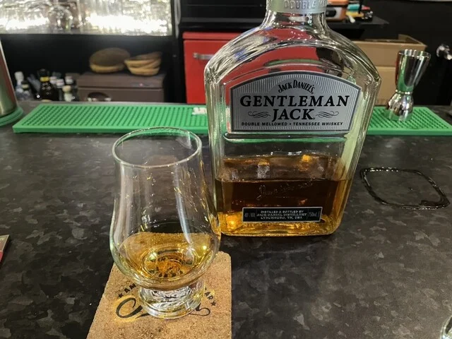 AMERICAN CASUAL BAR Nika（アメリカン カジュアル バー ニカ） - 横手（バー）の写真