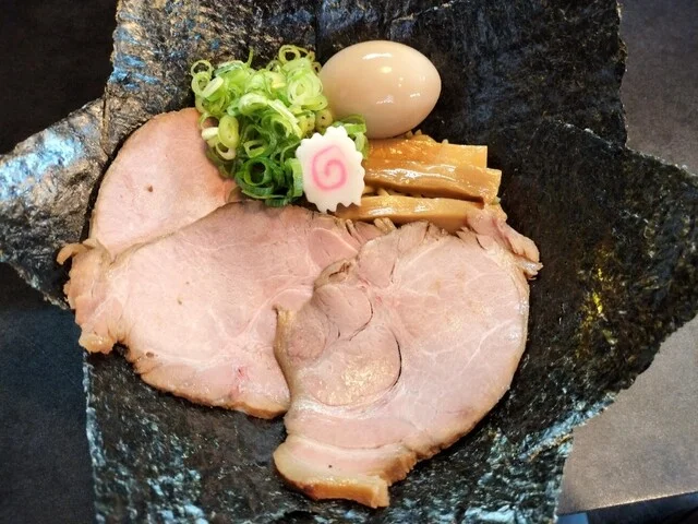 RAMEN HITONI YASASHIKU（ラーメン ヒトニ ヤサシク） - 秋田（ラーメン）の写真