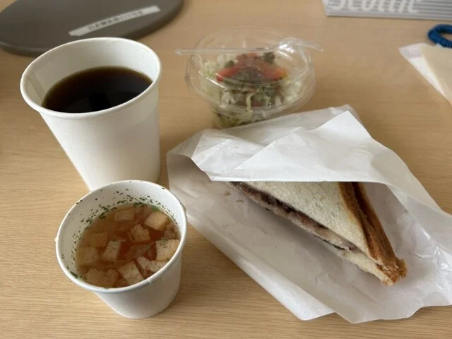 ナガハマコーヒー 秋田赤十字病院店（NAGAHAMA COFFEE） - 四ツ小屋（カフェ）の写真