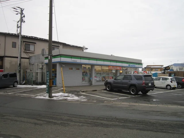 ファミリーマート 秋田高校前店（Family Mart） - 泉外旭川（コンビニ・スーパー）の写真