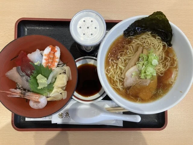 海鮮処 魚吉 - 象潟（海鮮丼）の写真