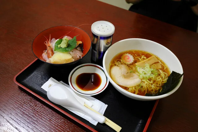 海鮮処 魚吉 - 象潟（海鮮丼）の写真