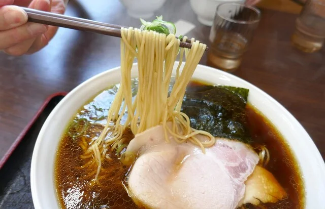 自家製麺 らぁ麺はち - 柳原（ラーメン）の写真