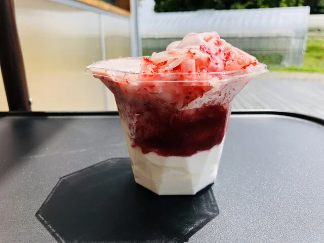 AND ROLL（アンド ロール） - 鏡石（ケーキ）の写真