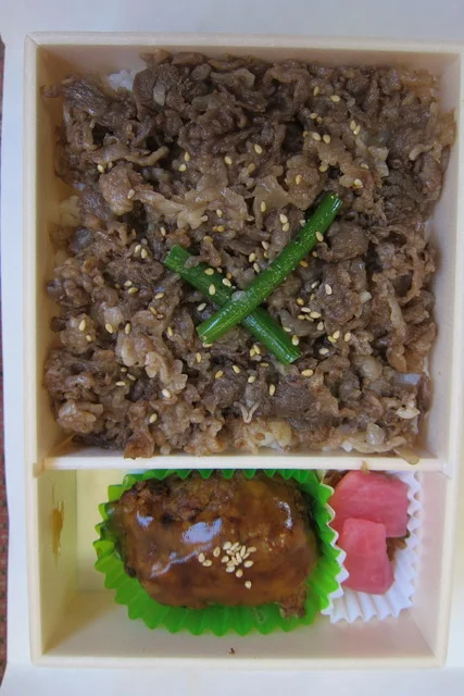 松川弁当店 米沢駅ホーム（まつかわべんとうてん） - 米沢（弁当）の写真