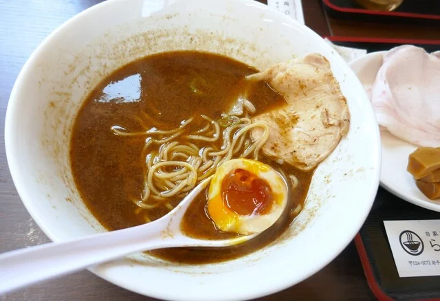 自家製麺 らぁ麺はち - 柳原（ラーメン）の写真
