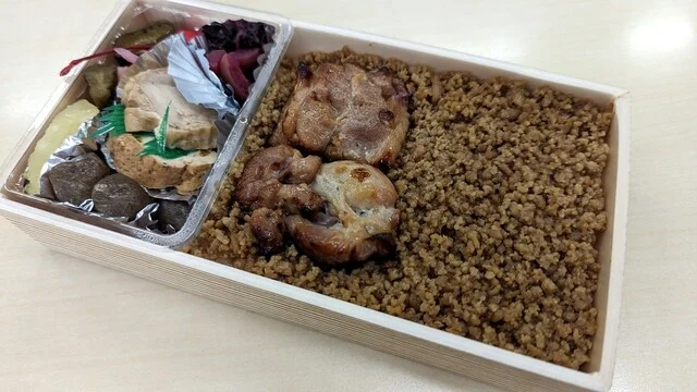 有限会社 九十九鶏本舗 - 北山形（弁当）の写真