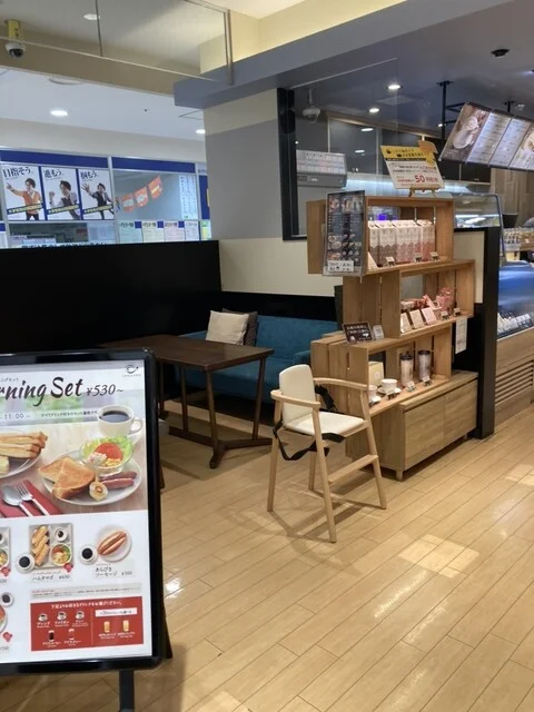 カフェ・ド・クリエ イオンモール秋田店（CAF&Eacute; de CRI&Eacute;） - 四ツ小屋（カフェ）の写真